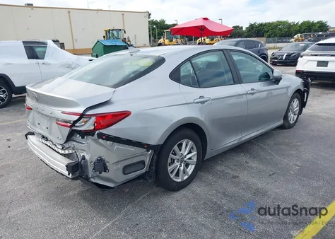2025 Toyota Camry Le z USA, uszkodzony, nr VIN 4T1DAACK0SU566796